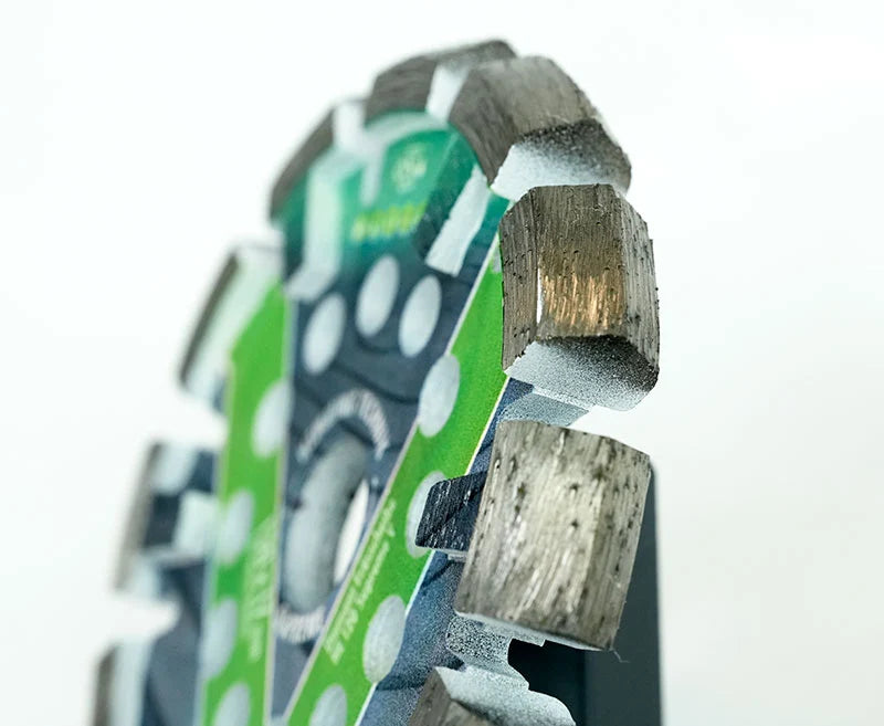 HE120 Supreme-V, seitliche Nahaufnahme der Diamantsegmente mit V-Segment-Geometrie