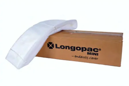 Longopac Beutel 4 × 23 m: gefalteter Endlosschlauch vor Karton mit Aufschrift Longopac Mini